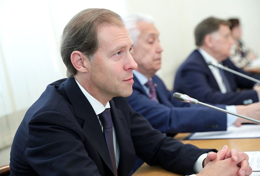 Министр промышленности и торговли РФ Денис Мантуров