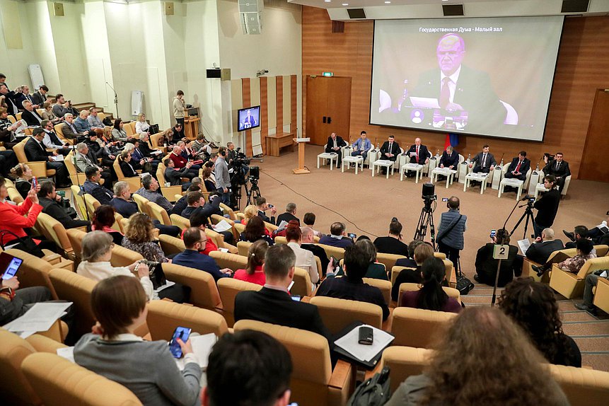 Круглый стол на тему «Об обеспечении нормативно-правового регулирования институциональных преобразований в сфере утилизации твердых бытовых отходов и проблемах, возникающих при реализации реформы в этой сфере»