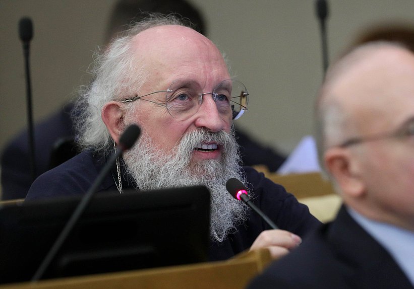 Член Комитета по просвещению Анатолий Вассерман