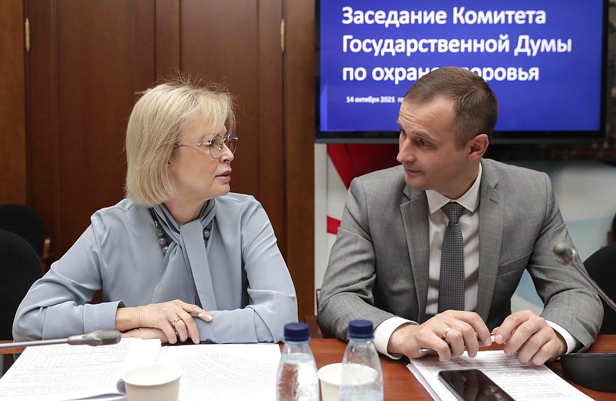 Заместители Председателя Комитета по охране здоровья Татьяна Соломатина и Сергей Леонов