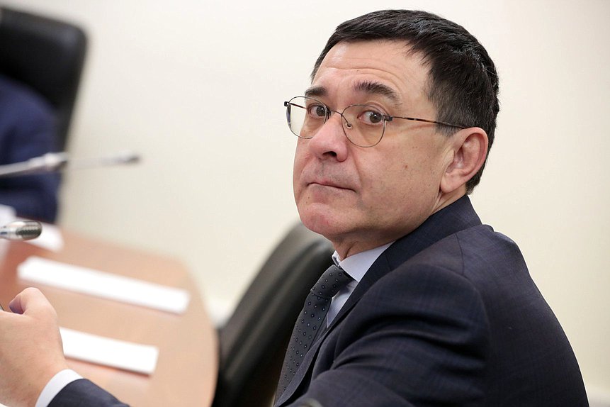 Первый заместитель Председателя Комитета по энергетике Валерий Селезнев