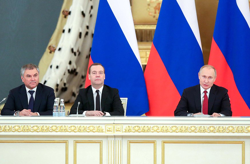 Председатель Государственной Думы Вячеслав Володин, Председатель Правительства РФ Дмитрий Медведев и Президент РФ Владимир Путин