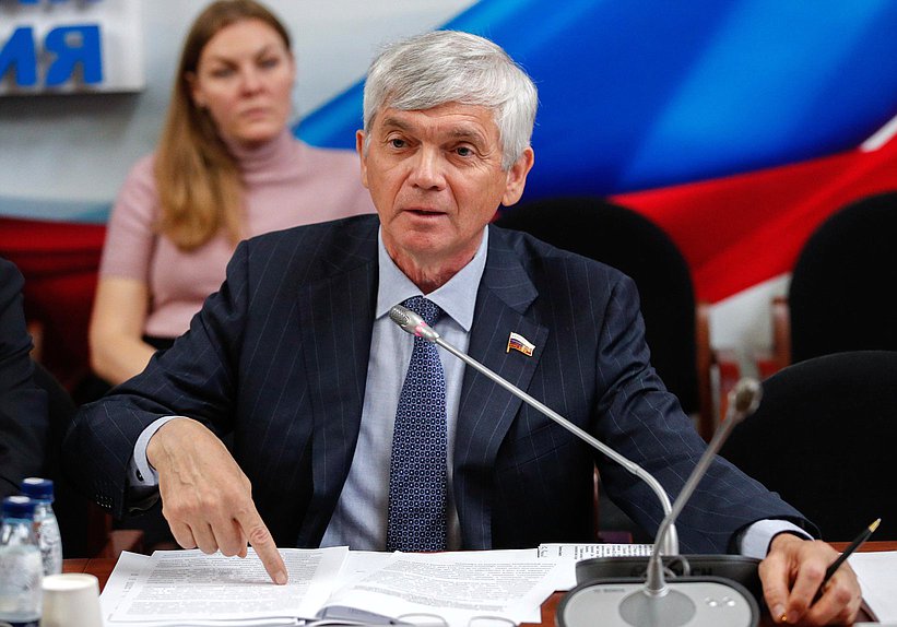 Член Комитета по охране здоровья Александр Петров