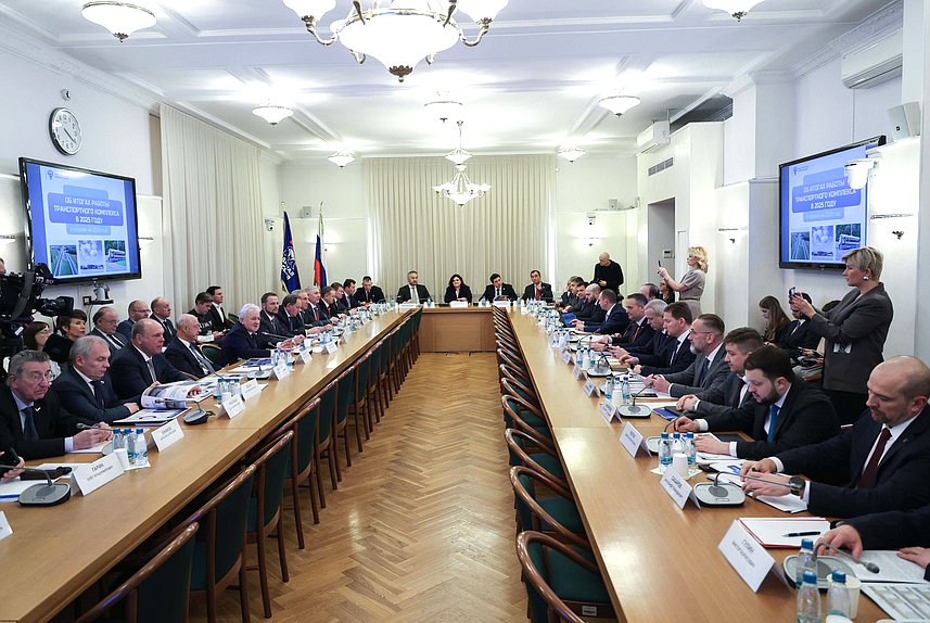 Заседание Комитета по транспорту и развитию транспортной инфраструктуры с участием Министра транспорта РФ Андрея Никитина