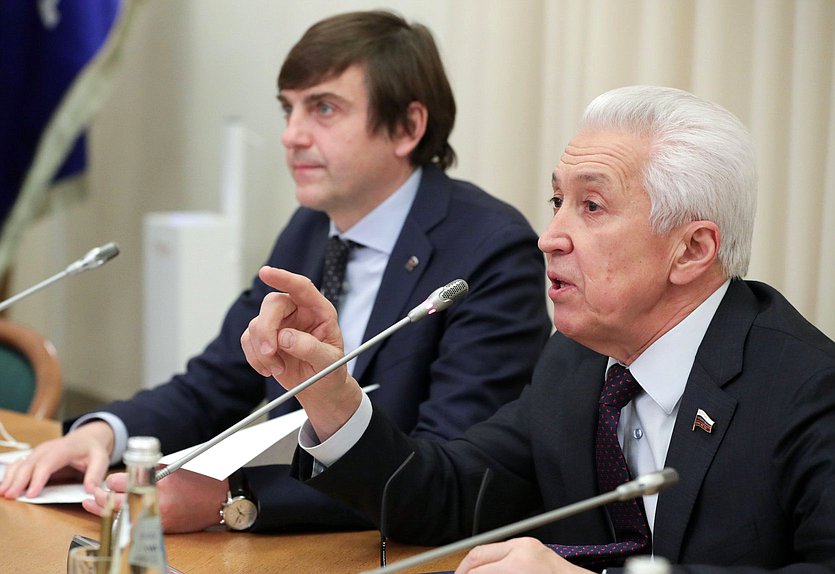 Встреча Министра просвещения РФ Сергея Кравцова с представителями ...