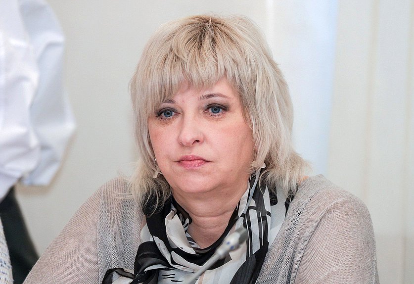 Первый заместитель Председателя Комитета по труду, социальной политике и делам ветеранов Елена Цунаева