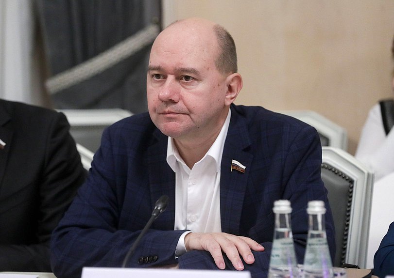 Заместитель Председателя Комитета по развитию гражданского общества, вопросам общественных и религиозных объединений Олег Леонов