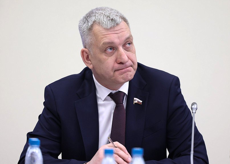 Председатель Комитета по делам национальностей Владимир Иванов