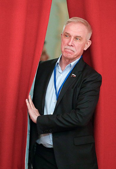 Первый заместитель Председателя Комитета по региональной политике и местному самоуправлению Сергей Морозов