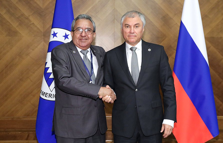 Jefe de la Duma Estatal, Vyacheslav Volodin y el Presidente del Parlamento Centroamericano (PARLACEN), Amado Cerrud Acevedo