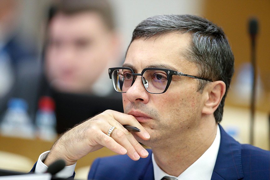 Председатель Комитета по промышленности и торговле Владимир Гутенев