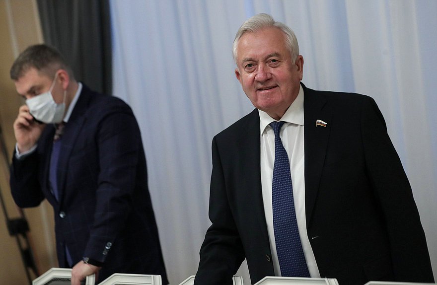 Член Комитета по контролю Леонид Ивлев