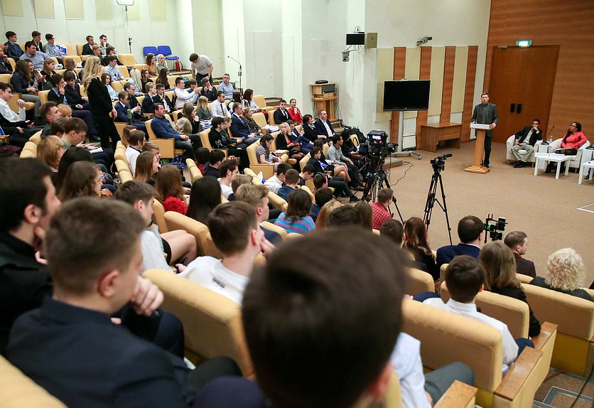 Круглый стол фракции ЛДПР на тему «Будущее государственное устройство России»
