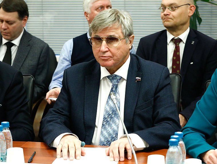 Первый заместитель Председателя Комитета по науке и высшему образованию Олег Смолин