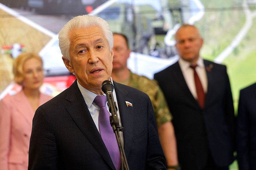 Руководитель фракции "Единая Россия" Владимир Васильев