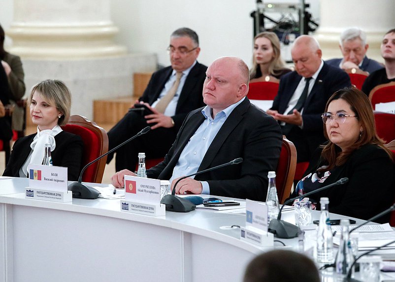 Пленарное заседание третьего международного парламентского форума СНГ «Пушкинские чтения»