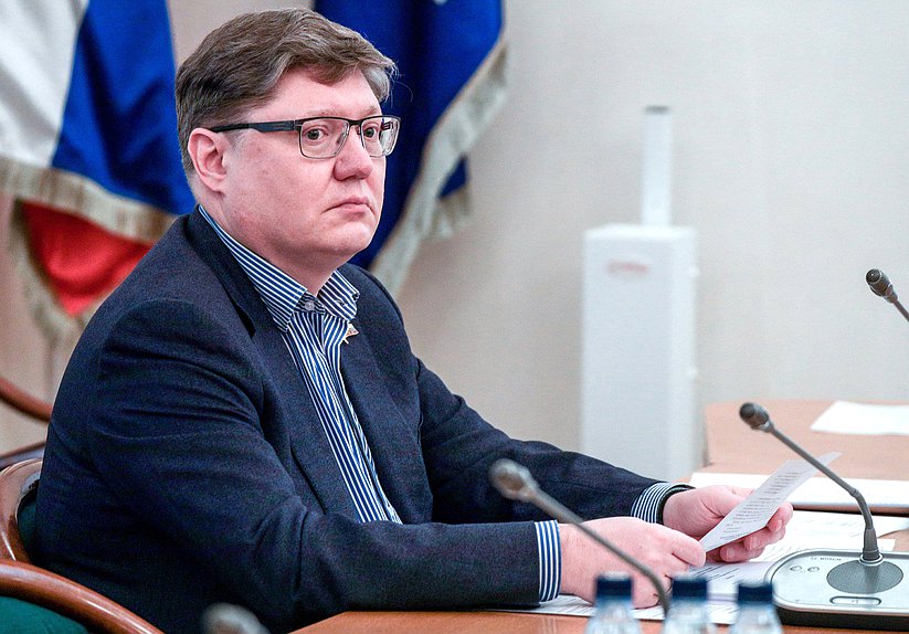 Член Комитета по труду, социальной политике и делам ветеранов Андрей Исаев
