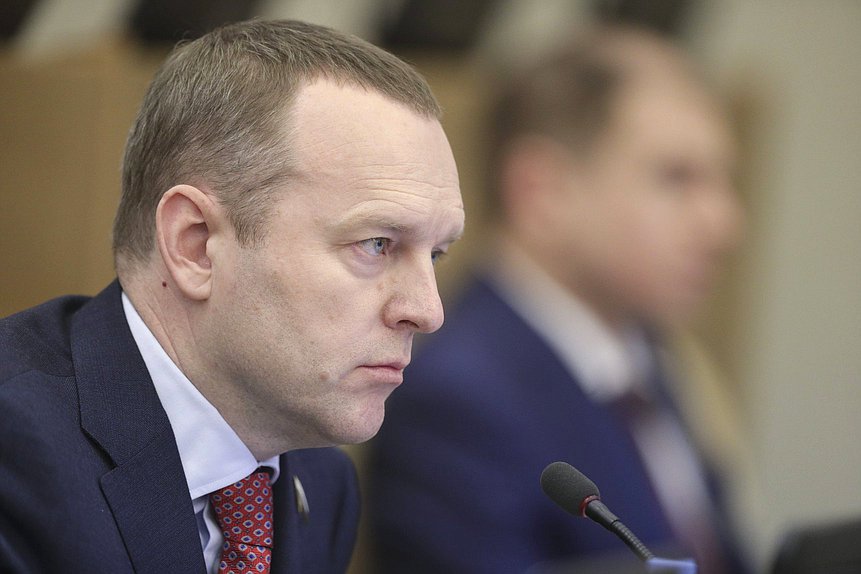 Заместитель Председателя Комитета по финансовому рынку Константин Бахарев