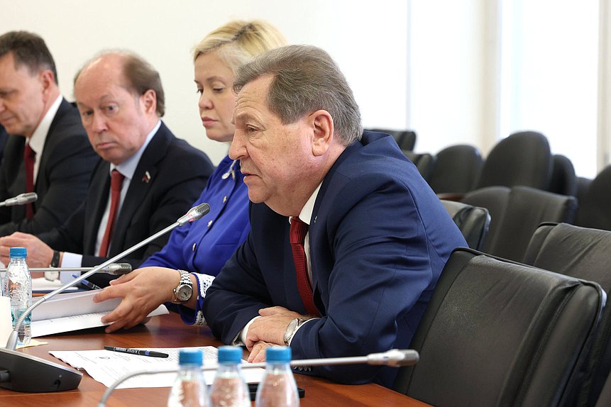 Член Комитета по науке и высшему образованию Михаил Кузьмин