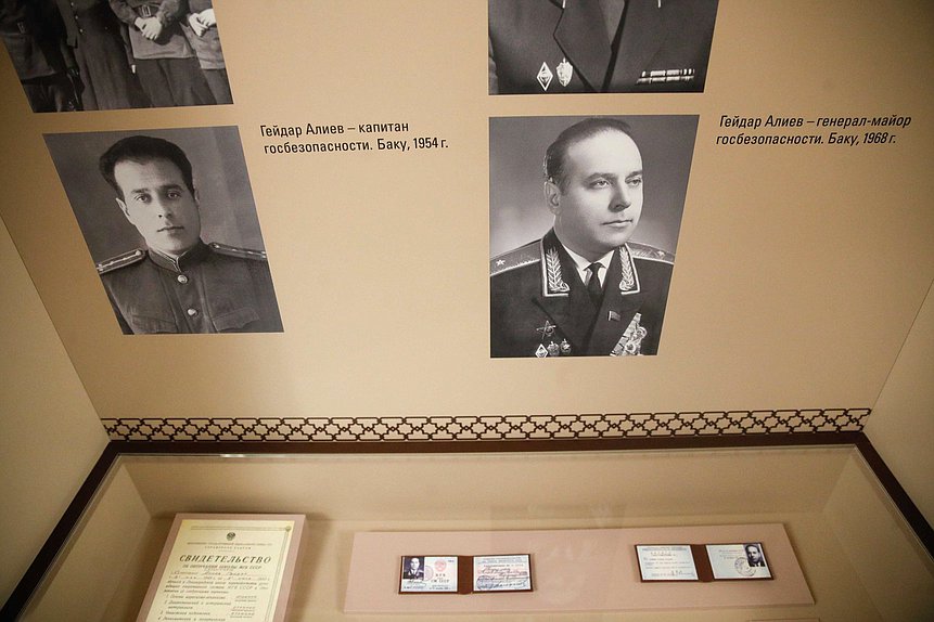 Осмотр выставки «Гейдар Алиев. Жизнь длиною в вечность» Председателем Государственной Думы Вячеславом Володиным и Председателем Милли Меджлиса Азербайджанской Республики Сагибой Гафаровой