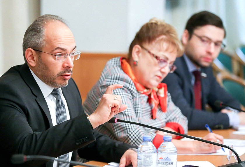 Председатель Комитета по природным ресурсам, собственности и земельным отношениям Николай Николаев