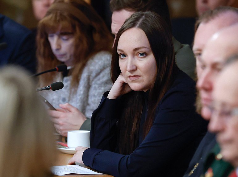 Круглый стол на тему «Реализация Основ государственной политики по сохранению и укреплению традиционных российских духовно-нравственных ценностей в медиапространстве»