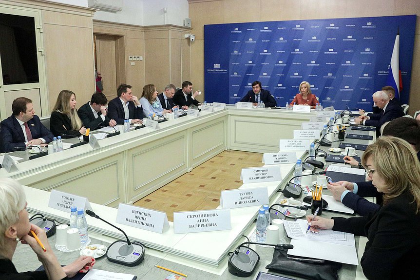 Заседание Комитета по просвещению с участием Министра просвещения РФ Сергея Кравцова