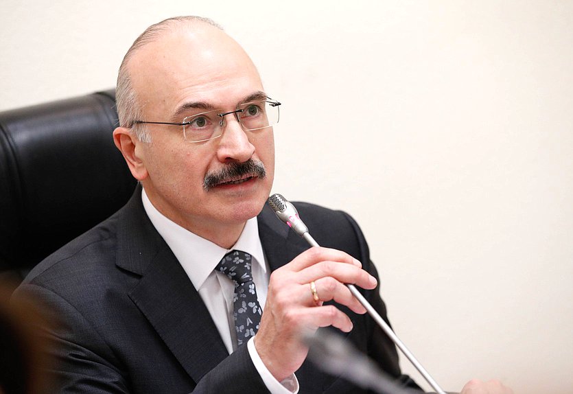 Председатель Комитета по науке и высшему образованию Сергей Кабышев