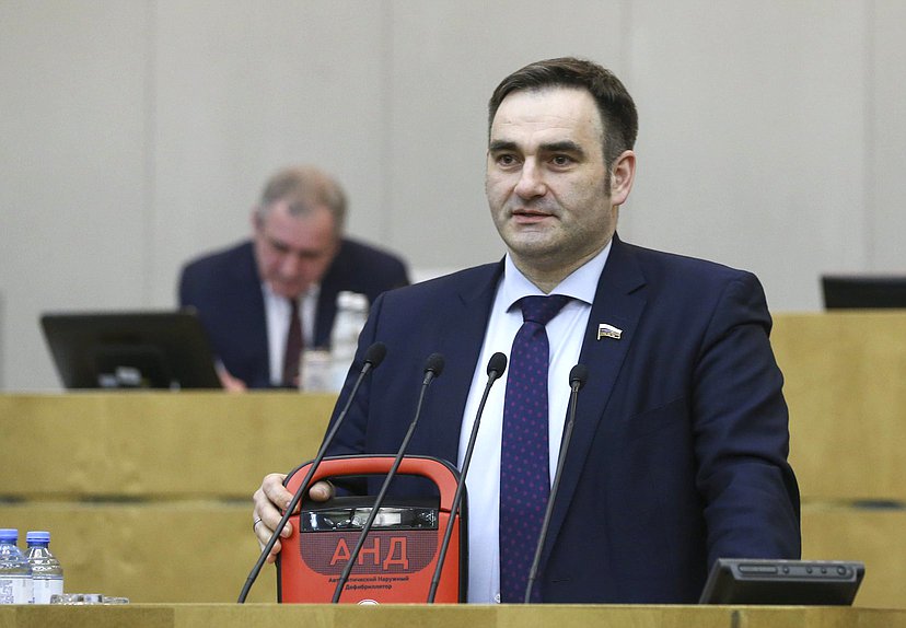 Член Комитета по охране здоровья Юрий Кобзев