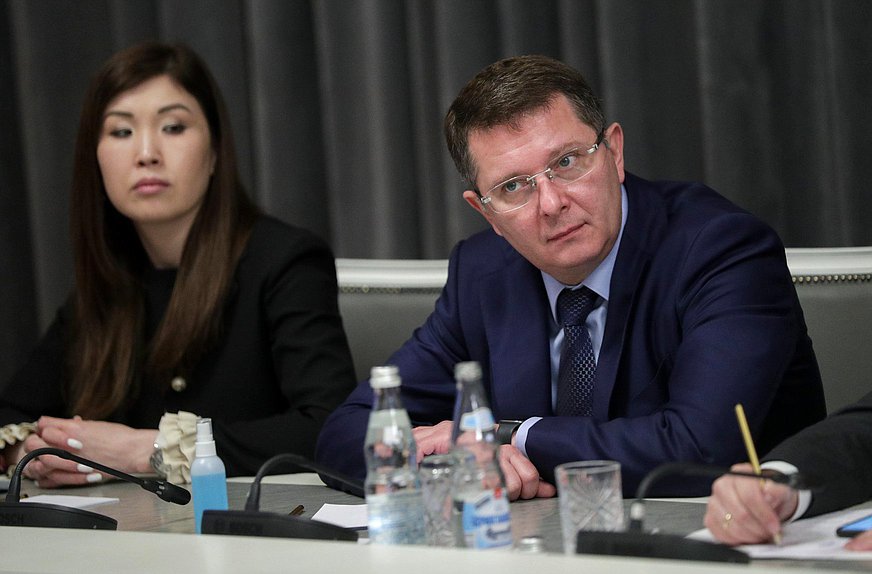 Chairman of the Committee on Economic Policy, Industry, Innovation, and Entrepreneurship Sergei Zhigarev and Deputy Chairwoman of the Committee on Informational Policy, Technologies and Communications Marina Mukabenova