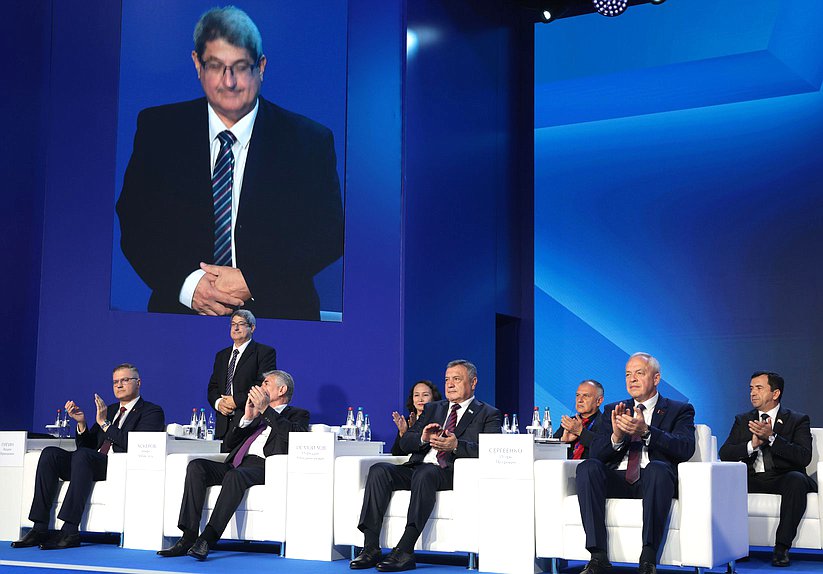 Sesión plenaria del Foro Internacional “Gran legado – futuro común”