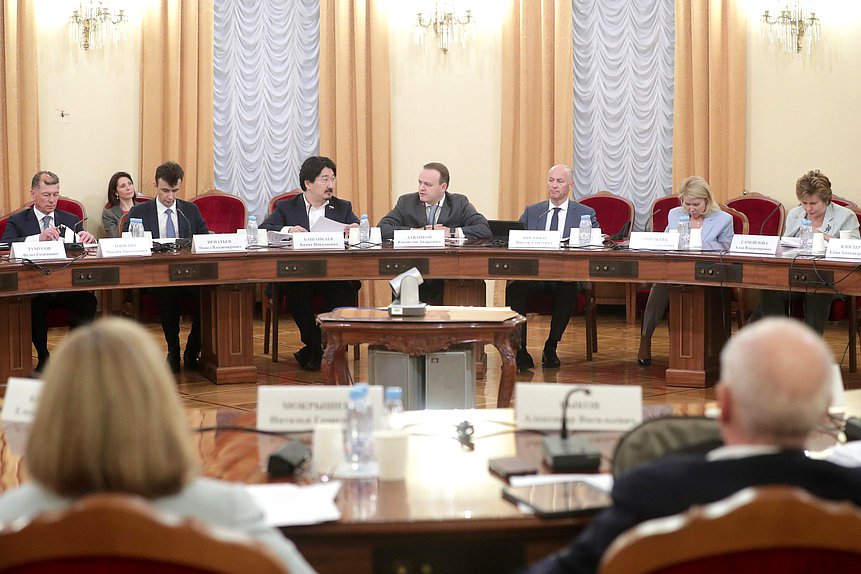 Заседание экспертного совета при заместителе Председателя Государственной Думы Владиславе Даванкове по вопросам развития здравоохранения в РФ