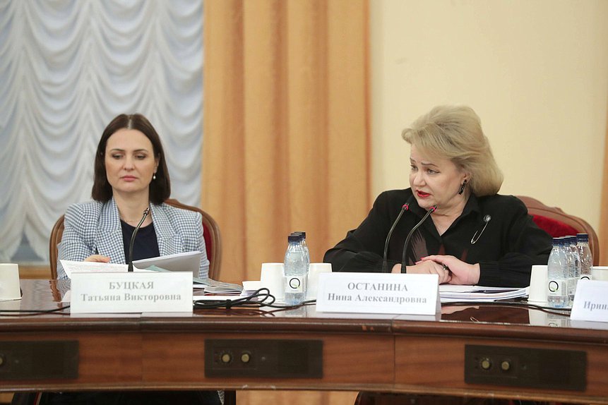 Председатель Комитета по вопросам семьи, женщин и детей Нина Останина и Первый заместитель Председателя Комитета Татьяна Буцкая