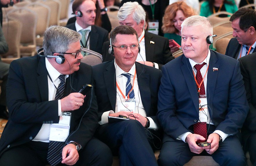 Chairman of the Committee on Economic Policy, Industry, Innovation and Enterpreneuship Sergei Zhigarev and Chairman of the Committee on Security and Corruption Control Vasilii Piskarev