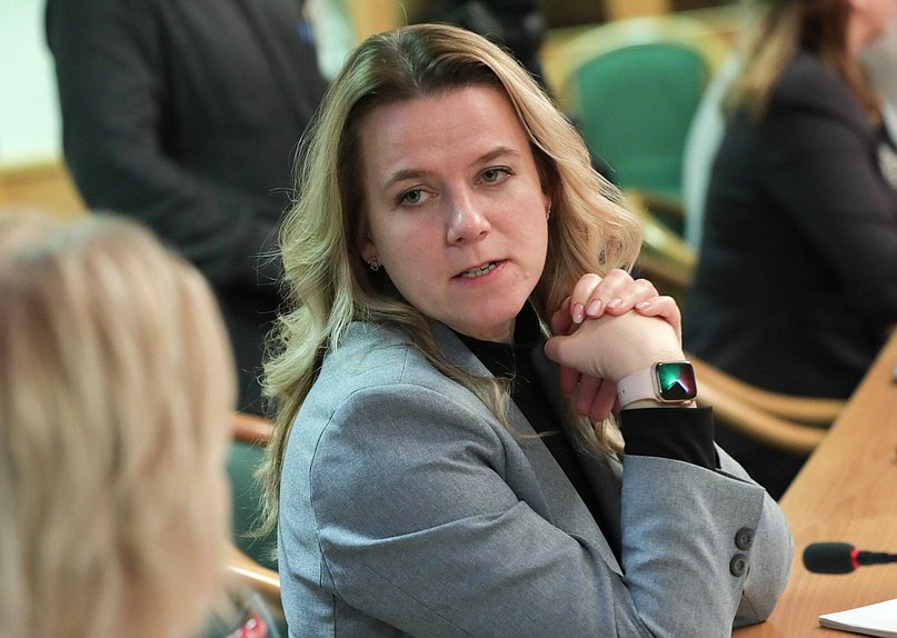 Член Комитета по вопросам семьи, женщин и детей Ольга Коробова