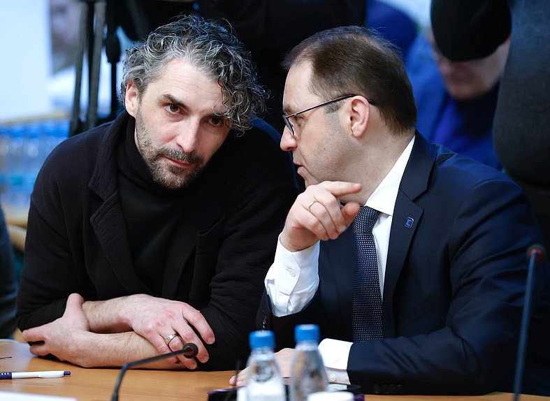 Круглый стол на тему «Реализация Основ государственной политики по сохранению и укреплению традиционных российских духовно-нравственных ценностей в медиапространстве»