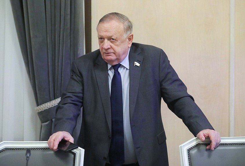 Viktor Zavarzin, miembro del Comité de Defensa