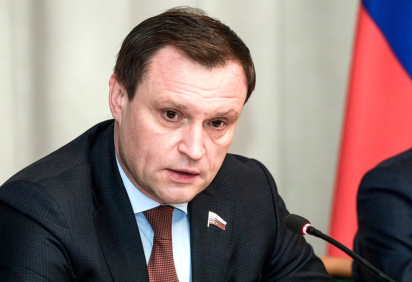 Председатель Комитета по строительству и жилищно-коммунальному хозяйству Сергей Пахомов