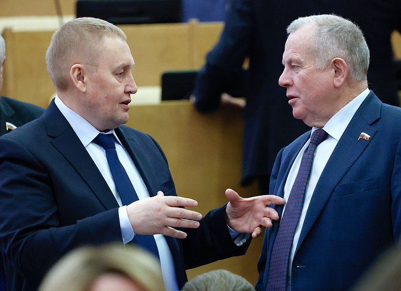 Член Комитета по безопасности и противодействию коррупции Андрей Альшевских и член Комитета по аграрным вопросам Иван Лоор