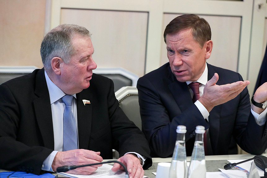 Члены Комитета по аграрным вопросам Иван Лоор и Игорь Руденский