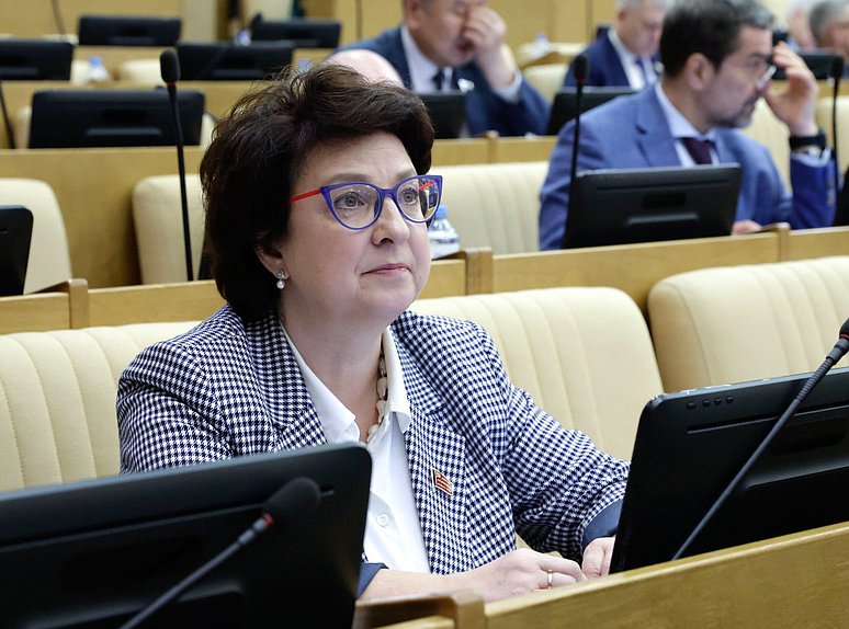 Член Комитета по государственному строительству и законодательству Анжелика Глазкова