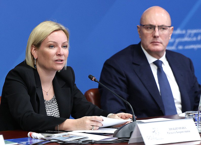 Министр культуры РФ Ольга Любимова и заместитель Председателя Правительства РФ Дмитрий Чернышенко