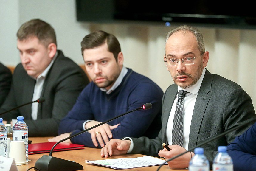 Председатель Комитета по природным ресурсам, собственности и земельным отношениям Николай Николаев