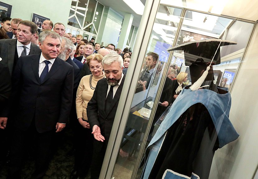 Председатель Государственной Думы Вячеслав Володин, дочь Е.М. Примакова Нана Примакова и внук Е.М. Примакова, член Комитета по международным делам Евгений Примаков