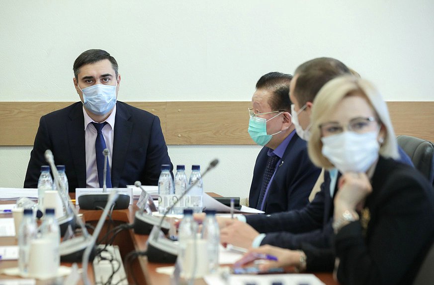Председатель Комитета по охране здоровья Дмитрий Хубезов
