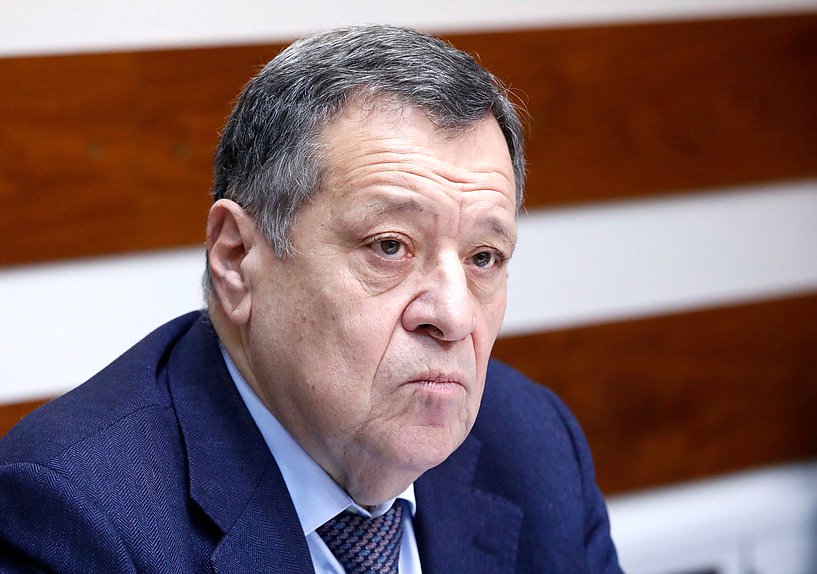 Председатель Комитета по бюджету и налогам Андрей Макаров