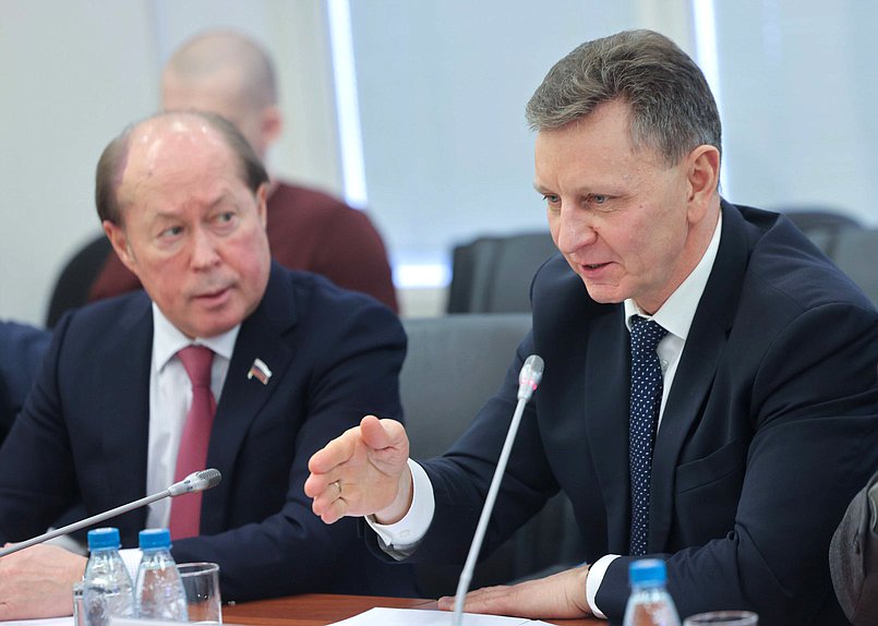 Заместитель Председателя Комитета по науке и высшему образованию Владимир Кононов и Первый заместитель Председателя Комитета Владимир Сипягин