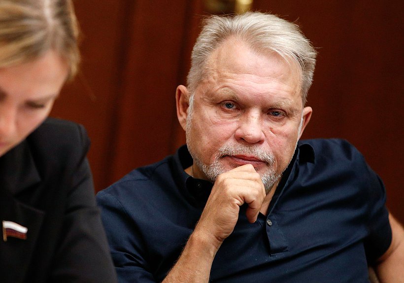 Член Комитета по охране здоровья Андрей Горохов