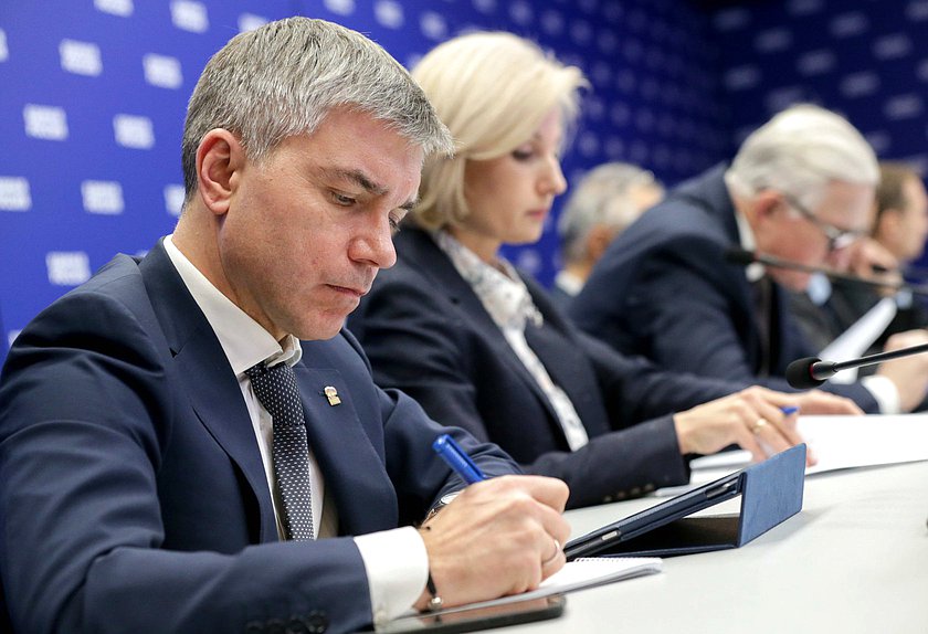 Член Комитета по информационной политике, информационным технологиям и связи Евгений Ревенко