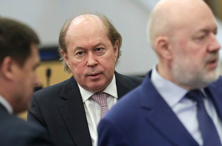 Член Комитета по науке и высшему образованию Владимир Кононов